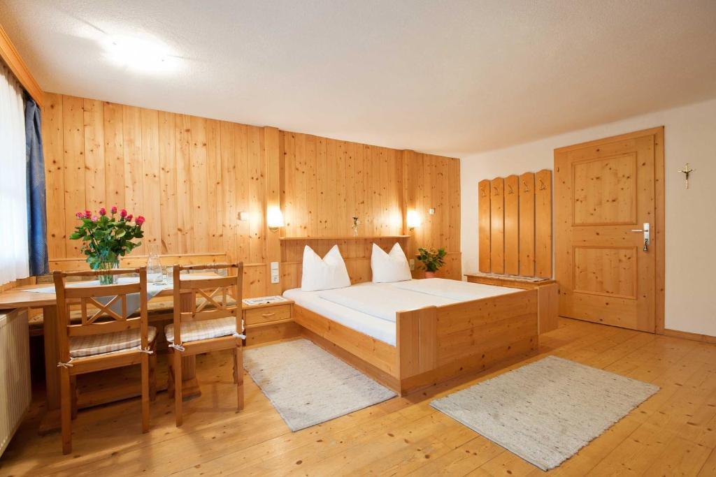 Landhaus Taurer Kals-am Großglockner Oda fotoğraf